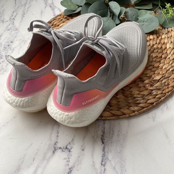 EUC- Adidas Ultraboost 2021 - Light Gray - Size 8 - Picture 5 of 6